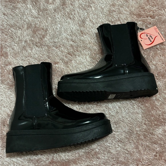 Black platform boots (wide fit calf friendly) - Picture 1 of 3